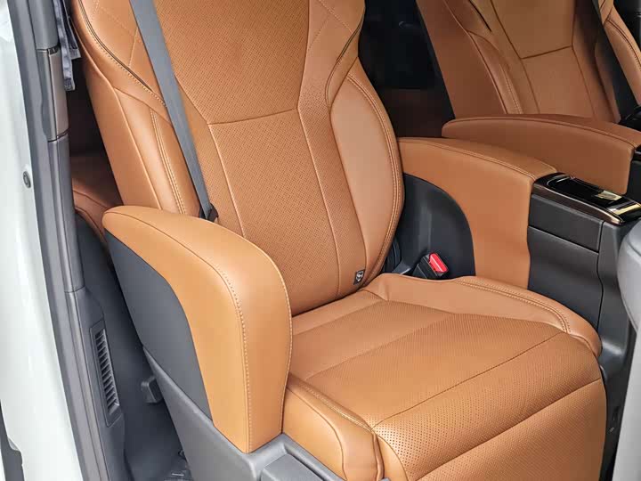 Toyota Vellfire 2025 2025款 皇冠 双擎 2.5L 墨金行政版