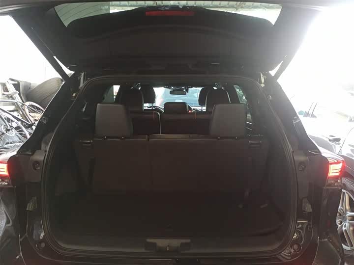 Toyota Crown Kluger 2024 2024款 2.5L HEV四驱豪华版