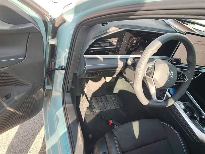 Volkswagen Passat 2025 2025款 Pro 380TSI 星空龙尊版