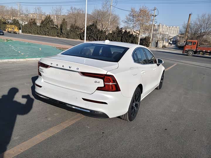Volvo S60 2025 2025款 B4 智逸豪华版