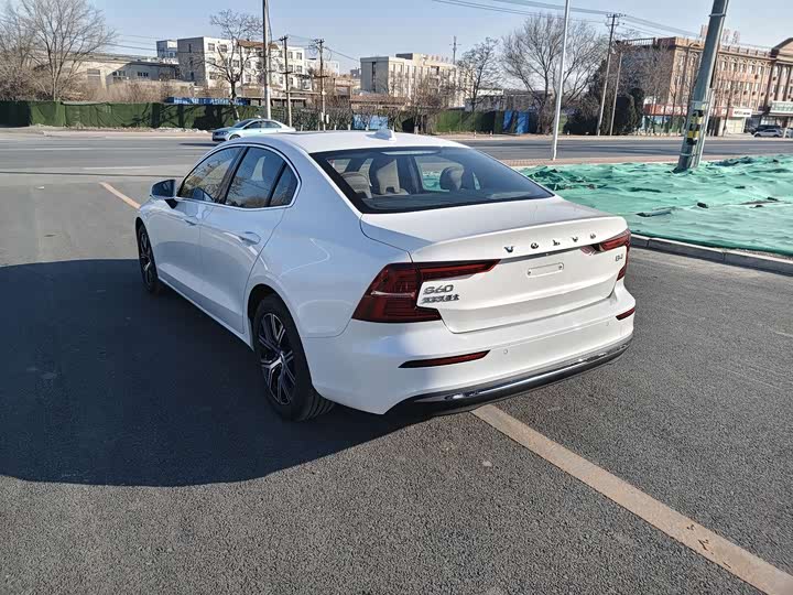 Volvo S60 2025 2025款 B4 智逸豪华版