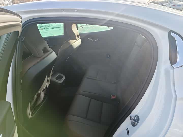 Volvo S60 2025 2025款 B4 智逸豪华版