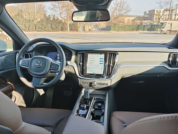 Volvo S60 2025 2025款 B4 智逸豪华版