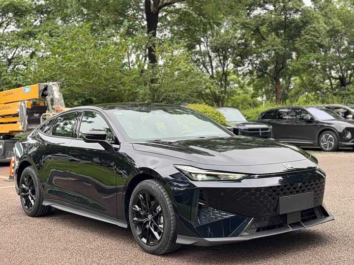 Changan UNI-V 2024 2024款 1.5T 尊贵型