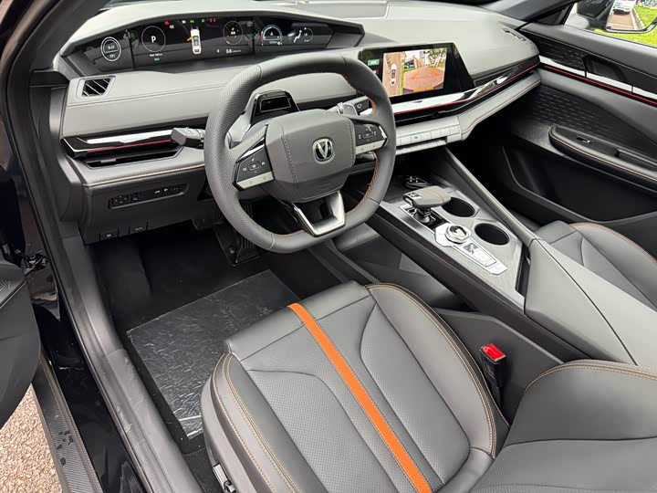 Changan UNI-V 2024 2024款 1.5T 尊贵型