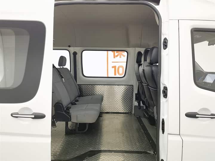 Foton Tuyano 2022 2022款 2.0T手动都市版专业版多功能短轴中顶后单胎5/6/9座4F20TC3