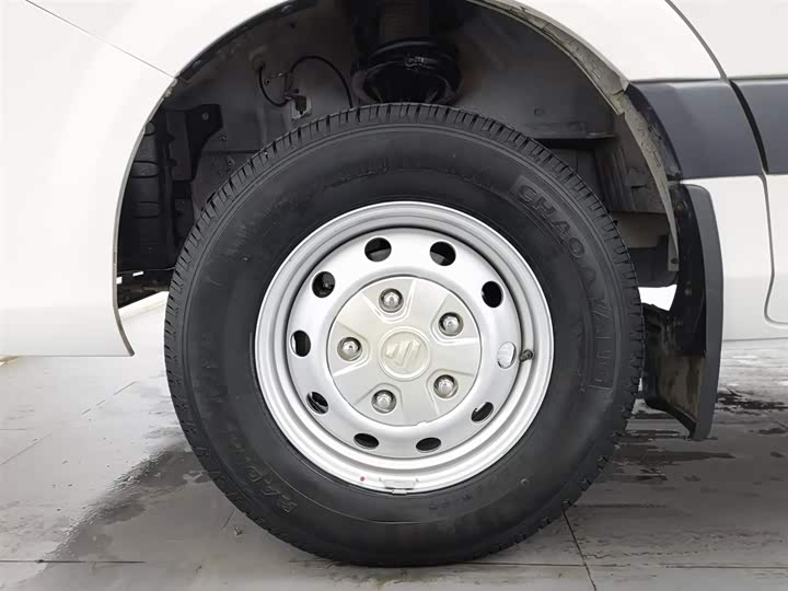 Foton Tuyano 2022 2022款 2.0T手动都市版专业版多功能短轴中顶后单胎5/6/9座4F20TC3