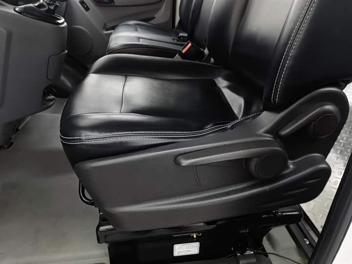 Foton Tuyano 2022 2022款 2.0T手动都市版专业版多功能短轴中顶后单胎5/6/9座4F20TC3