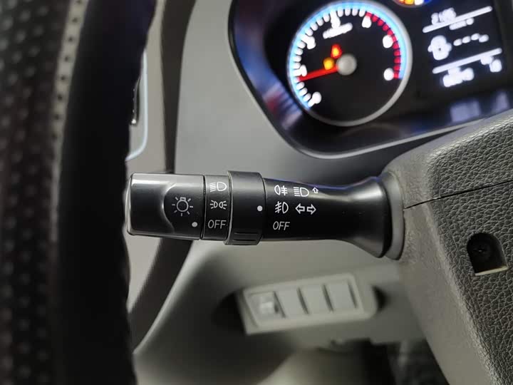 Foton Tuyano 2022 2022款 2.0T手动都市版专业版多功能短轴中顶后单胎5/6/9座4F20TC3