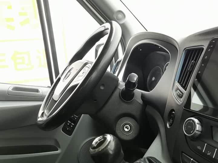 Foton Tuyano 2022 2022款 2.0T手动都市版专业版多功能短轴中顶后单胎5/6/9座4F20TC3