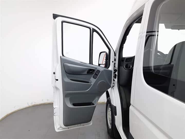 Foton Tuyano 2022 2022款 2.0T手动都市版专业版多功能短轴中顶后单胎5/6/9座4F20TC3