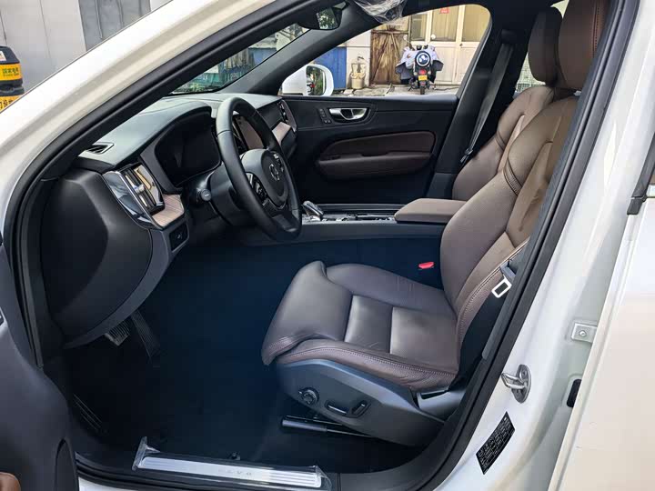 Volvo XC60 2025 2025款 B5 四驱智远豪华版