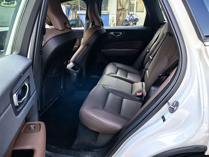 Volvo XC60 2025 2025款 B5 四驱智远豪华版