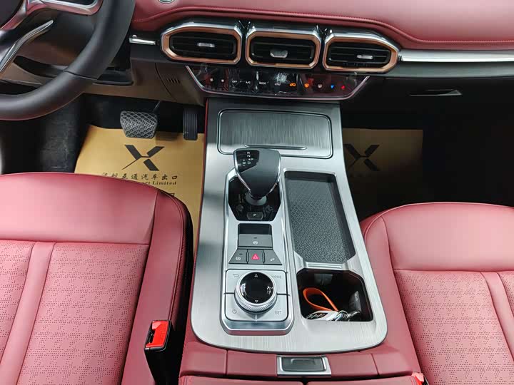 Jetour X70 Plus 2025 2025款 冠军版 1.5T DCT冠军MAX+ 7座