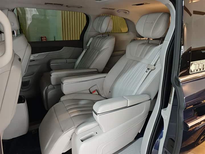 Roewe iMax 8 2023 2023款 400TGI 至享版