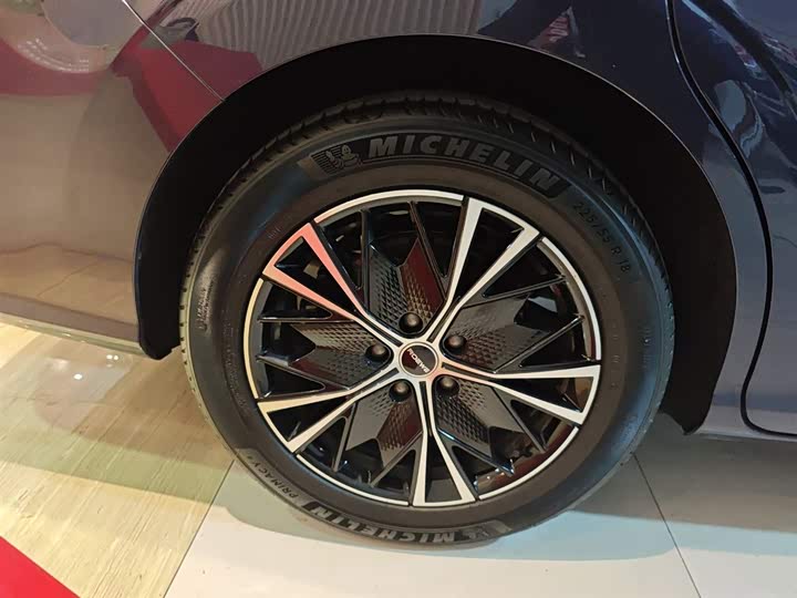 Roewe iMax 8 2023 2023款 400TGI 至享版