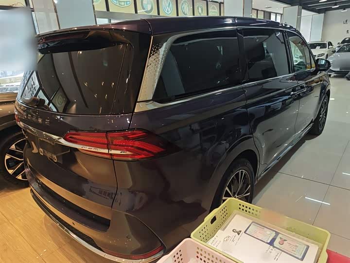 Roewe iMax 8 2023 2023款 400TGI 至享版