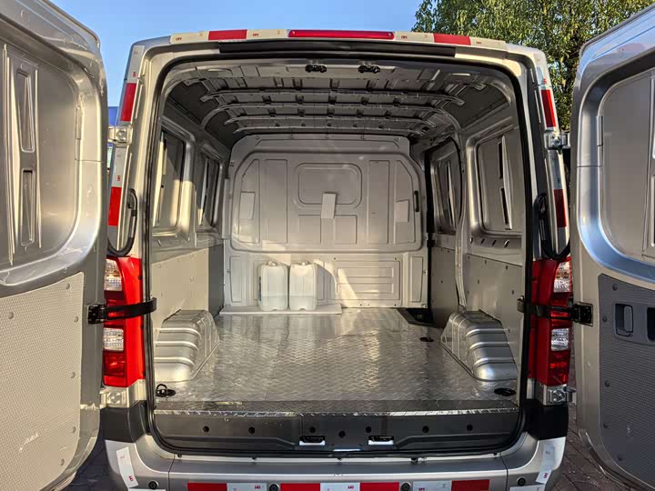 Foton Tuyano 2024 2024款 都市版多功能 2.0T自动 短轴中顶 后单胎3座