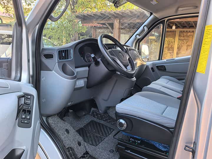 Foton Tuyano 2024 2024款 都市版多功能 2.0T自动 短轴中顶 后单胎3座