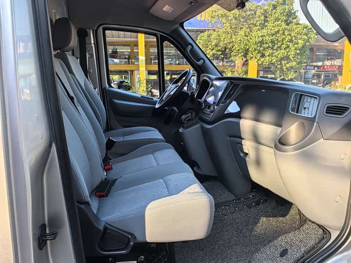 Foton Tuyano 2024 2024款 都市版多功能 2.0T自动 短轴中顶 后单胎3座