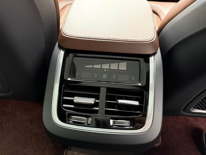 Volvo XC90 2024 2024款 B6 智雅豪华版 7座