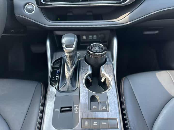 Toyota Crown Kluger 2024 2024款 2.5L HEV四驱豪华版