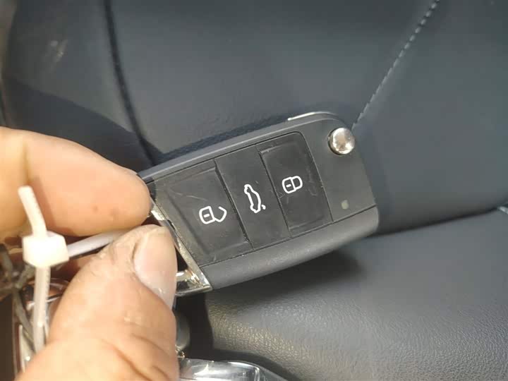 Volkswagen Tharu 2025 2025款 新锐 300TSI 锐享版