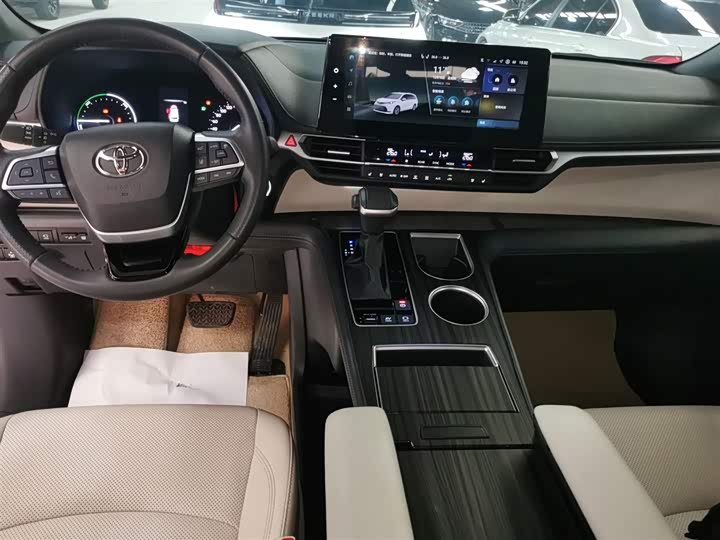 Toyota Sienna 2024 2024款 2.5L混动 四驱尊贵版