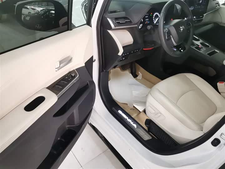 Toyota Sienna 2024 2024款 2.5L混动 四驱尊贵版