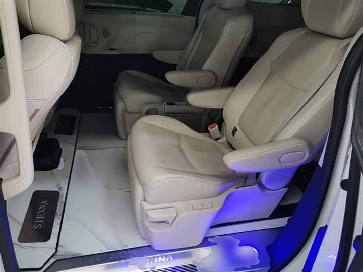 Toyota Sienna 2024 2024款 2.5L混动 四驱尊贵版