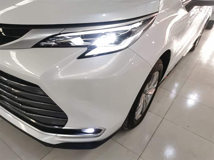 Toyota Sienna 2024 2024款 2.5L混动 四驱尊贵版