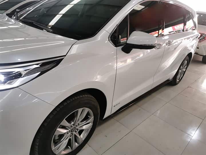 Toyota Sienna 2024 2024款 2.5L混动 四驱尊贵版