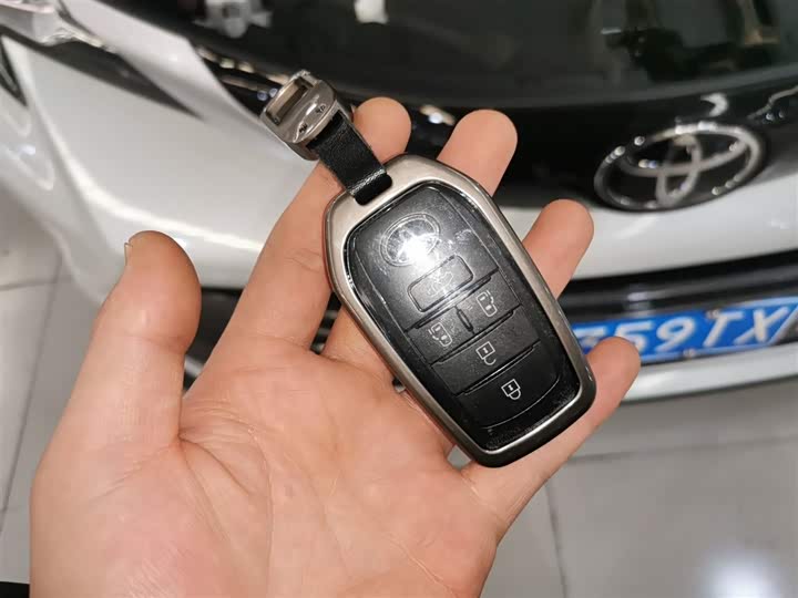 Toyota Sienna 2024 2024款 2.5L混动 四驱尊贵版