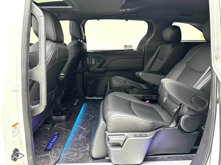 Toyota Sienna 2024 2024款 2.5L混动 四驱尊贵版