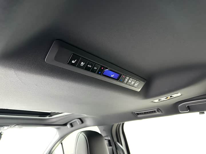 Toyota Sienna 2024 2024款 2.5L混动 四驱尊贵版