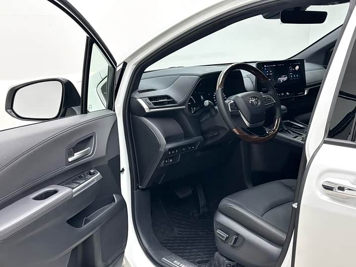 Toyota Sienna 2024 2024款 2.5L混动 四驱尊贵版