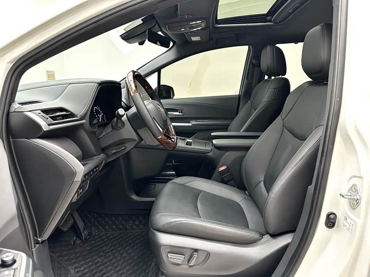 Toyota Sienna 2024 2024款 2.5L混动 四驱尊贵版