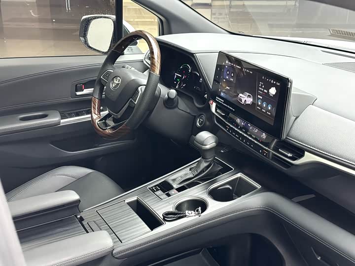 Toyota Sienna 2024 2024款 2.5L混动 四驱尊贵版
