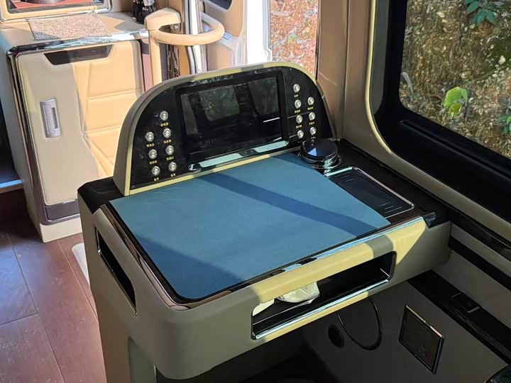 Toyota Coaster 2019 2019款 4.0L高级车GRB53L-ZCMSK 20座特别版9GR