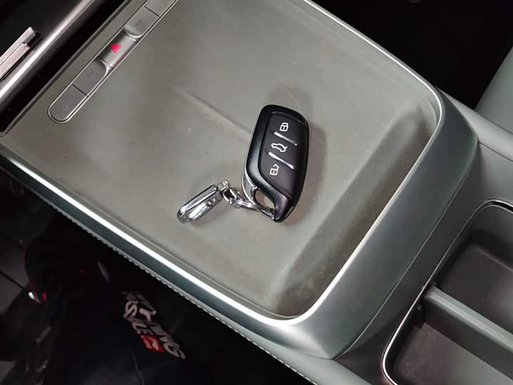 Roewe D6 2025 2025款 520km 尊享版