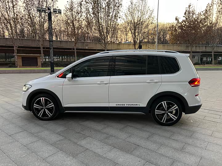 Volkswagen Touran L 2021 2021款 途安L 280TSI DSG拓界版 7座