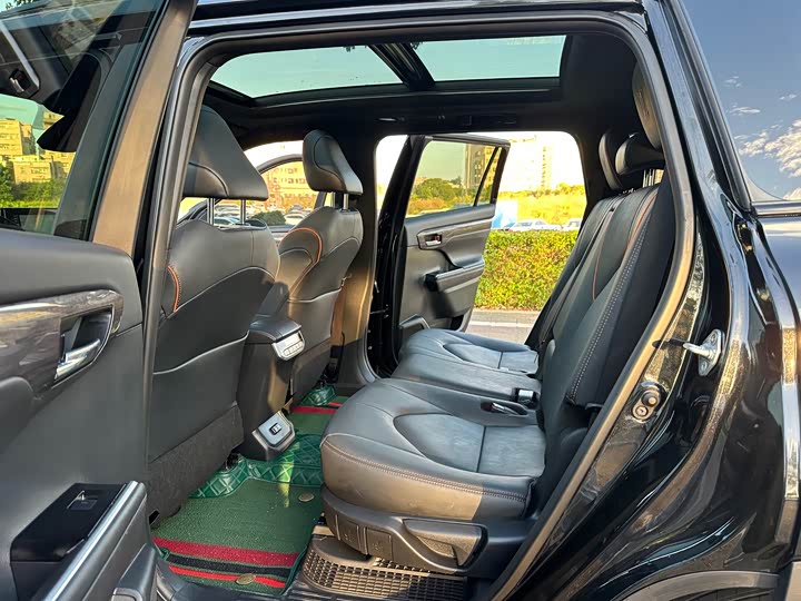 Toyota Crown Kluger 2024 2024款 2.5L HEV四驱尊贵版