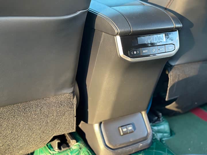 Toyota Crown Kluger 2024 2024款 2.5L HEV四驱尊贵版