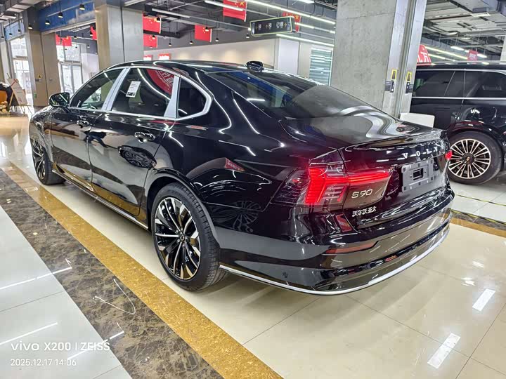 Volvo S90 2026 2026款 B5 智远豪华版
