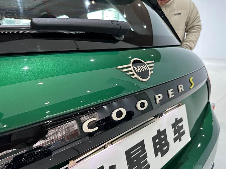 Mini Cooper 2024 2024款 452km COOPER SE 艺术家