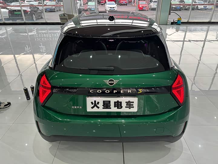 Mini Cooper 2024 2024款 452km COOPER SE 艺术家
