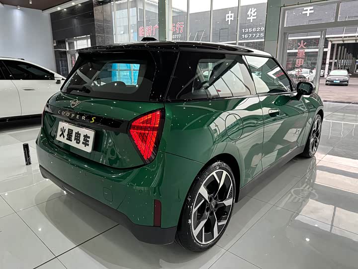 Mini Cooper 2024 2024款 452km COOPER SE 艺术家