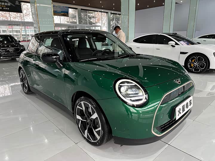 Mini Cooper 2024 2024款 452km COOPER SE 艺术家