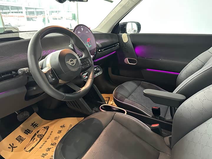 Mini Cooper 2024 2024款 452km COOPER SE 艺术家