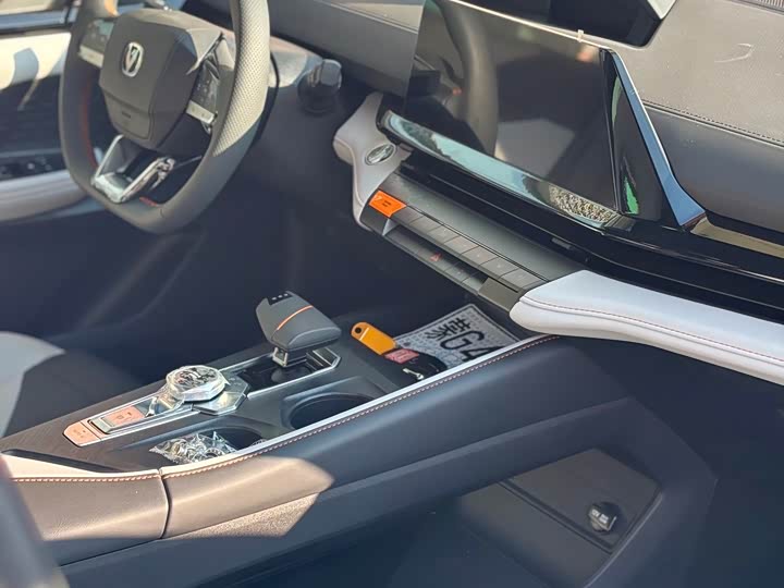 Changan UNI-V Hybrid 2024 2024款 蓝鲸智电iDD 136km 智酷型